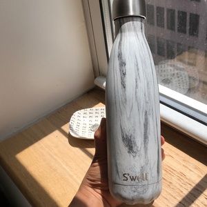 *NEW* S’well 17oz water bottle